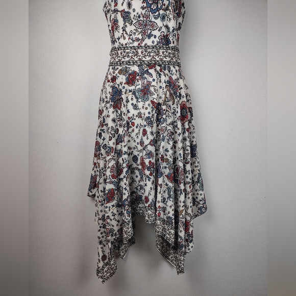 Beautiful handkerchief dress - Picture 3 of 15